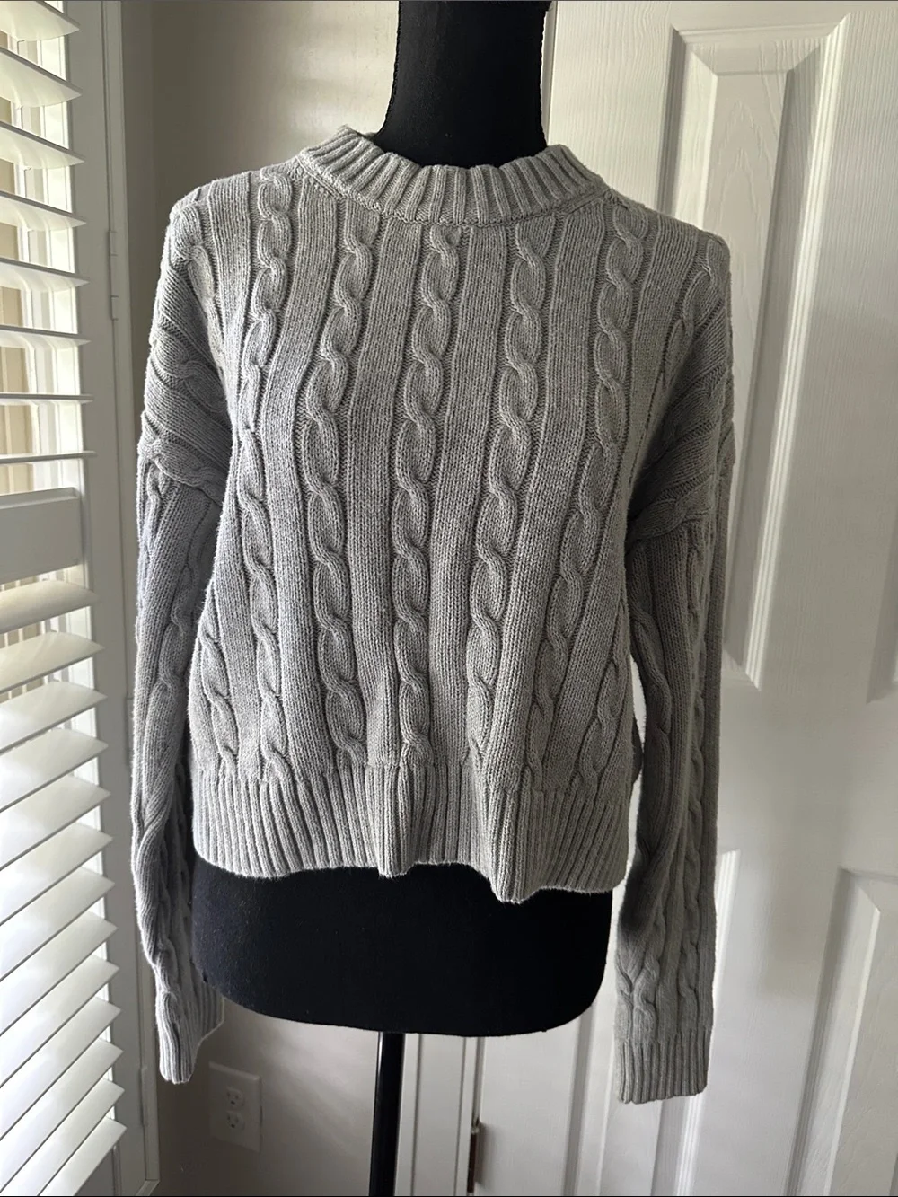 GAP Cable Knit Crewneck Sweater in Light Gray M